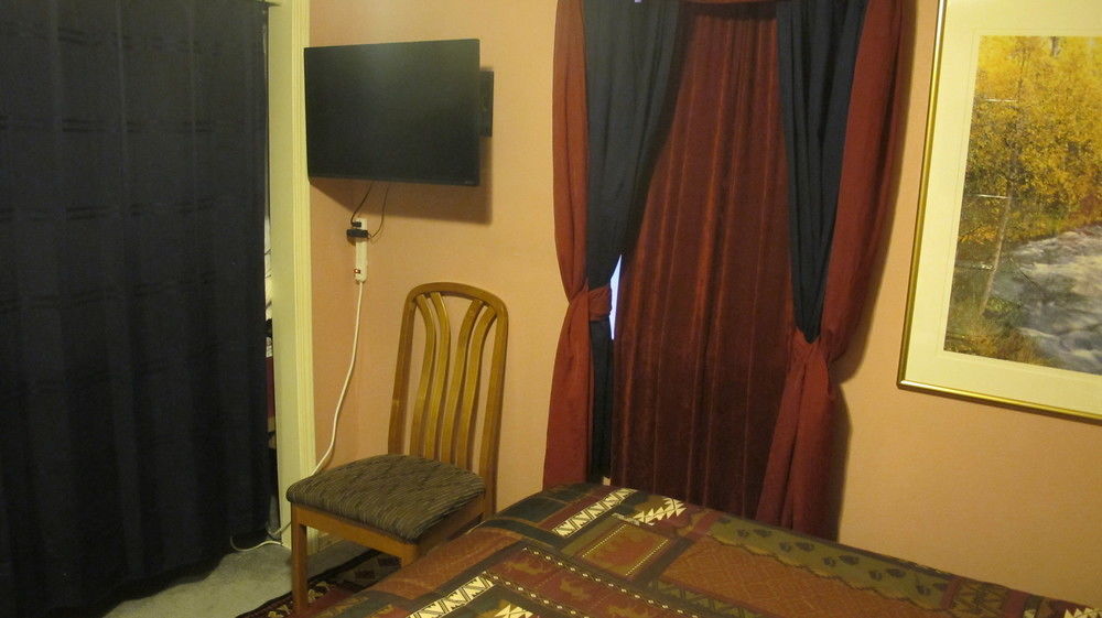 Frenchy'S Adventure Bed And Breakfast แองเคอเรจ ภายนอก รูปภาพ