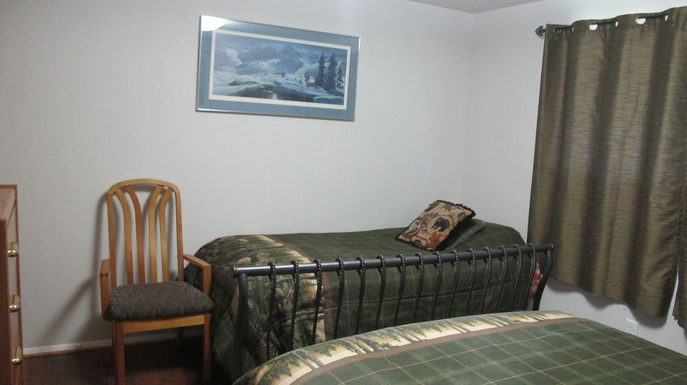 Frenchy'S Adventure Bed And Breakfast แองเคอเรจ ภายนอก รูปภาพ