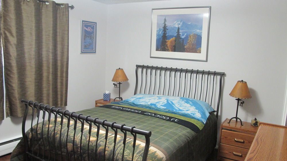 Frenchy'S Adventure Bed And Breakfast แองเคอเรจ ภายนอก รูปภาพ