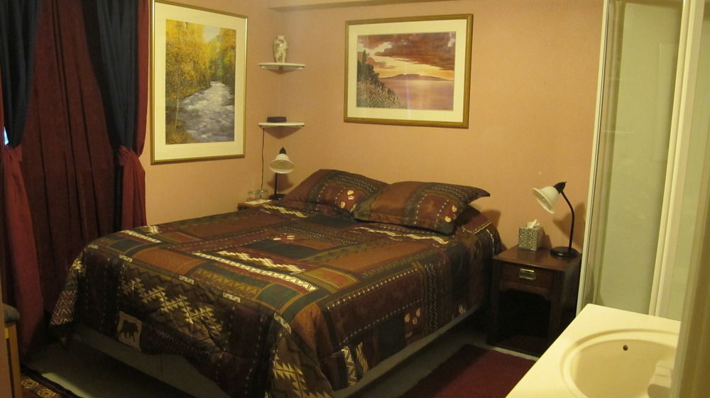 Frenchy'S Adventure Bed And Breakfast แองเคอเรจ ภายนอก รูปภาพ