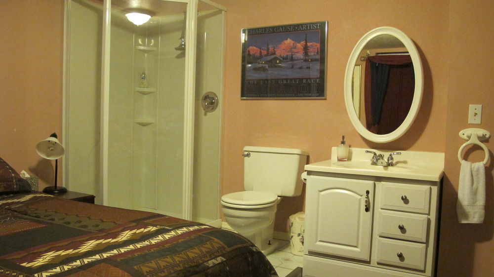 Frenchy'S Adventure Bed And Breakfast แองเคอเรจ ภายนอก รูปภาพ